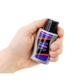 容量：74ml
手に収まるコンパクトなボトルもこれまでにないタイプ。一回の使用量が少なくてよいシリコンローションにとってはこのくらいのサイズが携帯性にも優れ程良い。