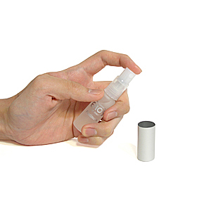 容量8ｍｌ
首筋・手首・耳たぶ・耳のうしろなどに少量スプレーしてください