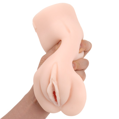 軽く握っただけで、ぐにゃりと崩れる超柔らか素材は、名器シリーズ共通の特徴。大きくなった分、さらにその柔らかさが手に伝わります。