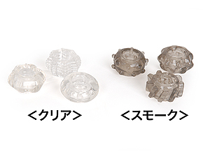 それぞれ異なる形状の３個入り。
クリアは根元、竿でも目立つことなく自然に着用を可能とします。スモークはワイルド感あり、根元装着時は陰毛に馴染みこちらも大きく目立つ事がありません（色付きタイプリングとの比較にて）。