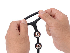 抜くときに活躍してくれる指掛けリング。粗悪品はここが千切れやすいのですが、本作はとても丈夫な感触です。