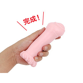裏返ったスタンバイＯＫ状態。こちらの面は素材がややベタ付きますが、オナホ特有のオイル臭はありません。