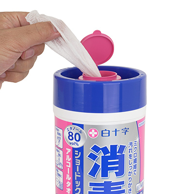 普通のウェットティッシュ感覚で、一枚一枚取り出して使えます。アルコールたっぷりなので、ニオイが強めです。