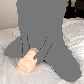 ベッドでは正常位、騎乗位ともに快適にこなせます。下腹部にパンパン当たる感触も妙にリアルで、ヤバイです。