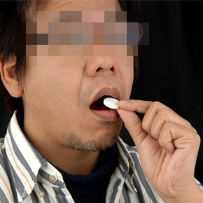直接食べるのもＯＫ。舐めても噛んでも問題なく、パチパチと口の中で弾ける食感が新鮮。味も悪くないですよ。