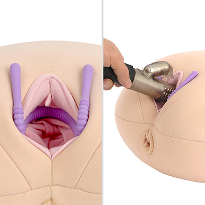 使用イメージ。大陰唇をパックリ開くことで、観察・撮影・挿入などが好き放題できます。ＳＭにも有効でしょう。