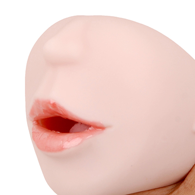 カラーグロスを塗ってみました。鮮やかに映える唇が色っぽく、眺めているだけでドキドキ…。ベロチューしたい！