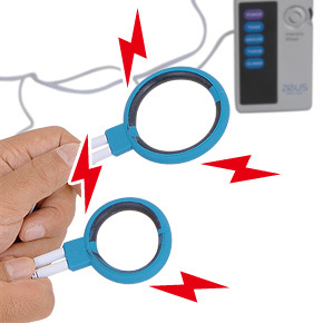 ペニス用リングは内側のみに電極があります。使い方次第では、ほかの部位を責めることもできそうです。