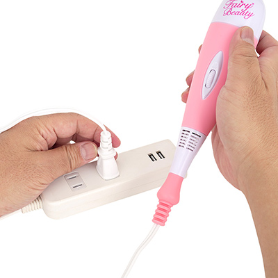 バッテリーを気にすることなく甚大なパワーを使えるＡＣ電源式。従来機の弱点だった電源コードの根元を補強し、耐久性を向上させました。