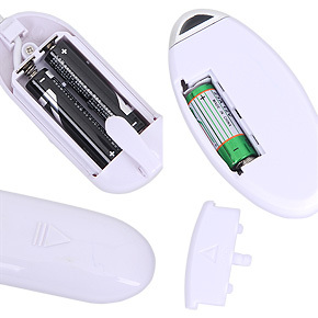 電源はリモコン側が12V電池×１本（付属）、受信機側が単四電池×２本（別売）です。どちらもアルカリ推奨。
