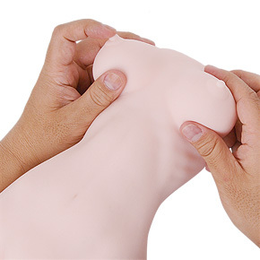 脇からアバラにかけてのラインやバスト＆乳首の造形など、ボディの美しさは絶品。おっぱいの弾力感も◎。