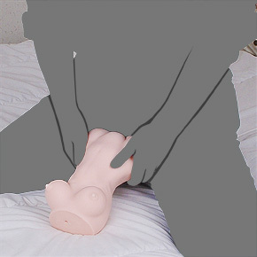 ボディサイズ的にリアリティは薄いですが、腰振りには十分対応します。机に置いての立ちスタイルもスムーズです。