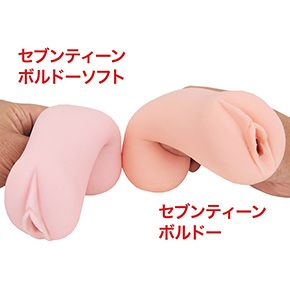 端を持ったときの垂れ具合で、硬度の違いがわかります。ぐでぐでの柔らかさじゃないのも、本作の美点です。