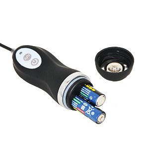 電源は単四電池×２本（別売）。底部キャップを外し、正しい向きで電池を装填してください。アルカリ推奨です。