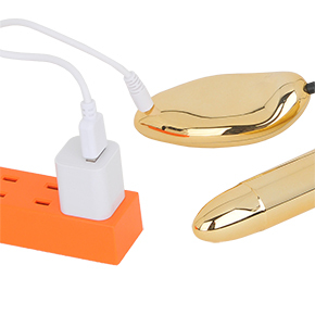 USB充電式で、フル充電までは約1.5時間。連続可動は約60分。ＡＣ変換アダプタが付属するのもグッジョブです。