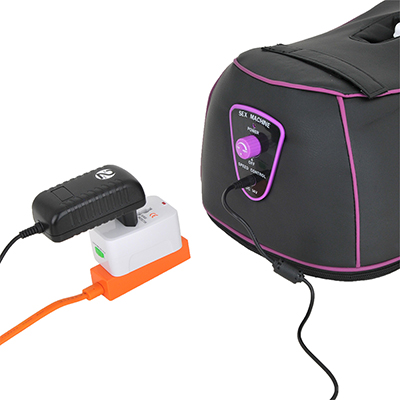 無尽蔵のスタミナと圧倒的パワーを誇るＡＣ電源仕様。変換器を咬ませるため、プラグ回りがかさばりますね…。