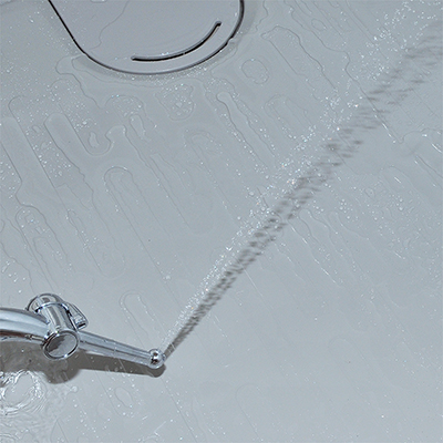 プシャーっと勢いよく噴水するのが頼もしく、アナルはもちろん、大型オナホの内部洗浄にももってこいでしょう。