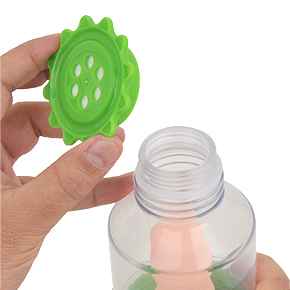 給水口のキャップには空気だけを通す加工がしてあり、シリコン製のパッキンも一応はハマっています。