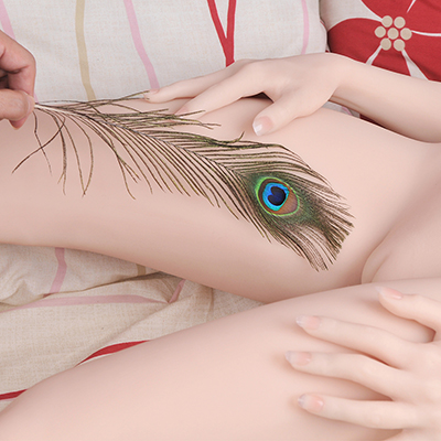 微妙な力加減をしなくても、フワッと身体を撫でるだけで、くすぐったい感触が発生。これ…弱い人も多いのでは？