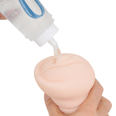 ボタッと内部にだけ垂らせるので、オナホに注入しやすいのも美点。潤滑膜も薄いため、まったり系と相性抜群。