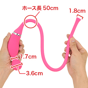ロングアタッチメントを装着。本体を固定したまま、吸引口だけを動かせるのが便利です。　※数値はＮＬＳ実測値