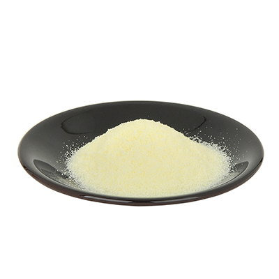 本剤は香りと同じカラーに染まった粉末タイプ。使いきりが基本ですが、必要量に応じて自由に調整もできます。