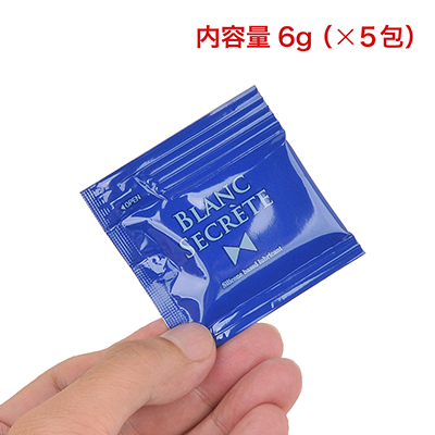 中身のパウチもまるでメンズコスメ。少量でも潤滑性が高いので十分ですし、変に余らないのでストレスフリー。