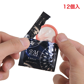 他のコンドームと同様に、小袋からコンドーム本体を取り出します。