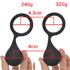 右：240g 左：320g。大きさに違いはなく、重さのみ異なっています。※数値はNLS実測値。