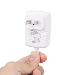 USB充電式ではなく、コンセント式になっています。