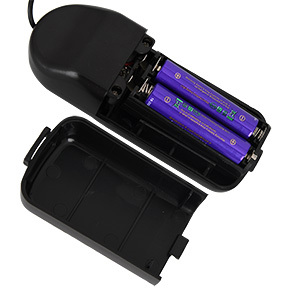 単四電池×4本使用（付属）