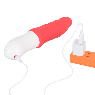 USB充電式です。フル充電までは約２時間、連続可動時間は約50分。850mAHのリチウムイオンバッテリー搭載。