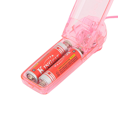 電源は単三電池×２本（付属）。マンガン電池とはいえ、この価格で電池付きは、かなりのサービス仕様です。
