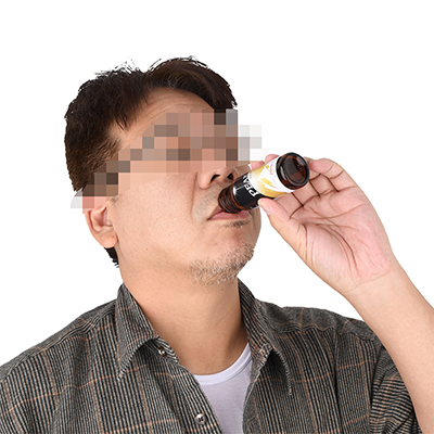 もちろん、ビンから直接イッキ飲みが基本。あまりジックリ味わうもんじゃありませんが、飲みやすい風味です。