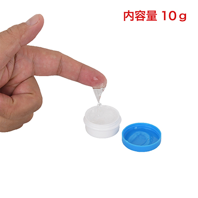 やや粘度の高い、透明なジェルです。メントール系のちょっと独特な香りがしますが、それほど不快ではありません。