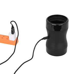 USB充電式です。フル充電までは約２～４時間、連続可動は約120分。本体側ジャックの水濡れにはご注意を。