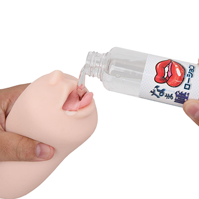 フェラ系オナホに使うときは、ケチらずたっぷり入れましょう。口角からダラダラこぼれるくらいがエロティックですよ。