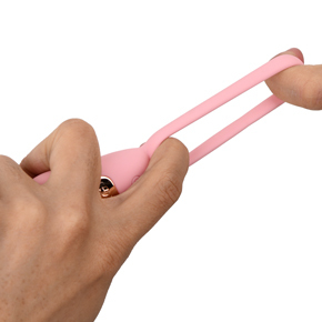 持ち手部分はよく伸びます。指をかけたり、他のグッズと連結することもできるでしょう。