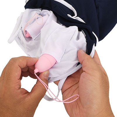 上のポケットに、２機セットの「」を入れてみました。さすが公式モデルだけあって、ピッタリ収まります。
