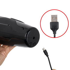 充電は汎用性の高いUSB式となっています。