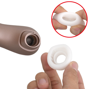 先端のキャップは取り外し可能です。使用後はしっかりと洗ってあげましょう。