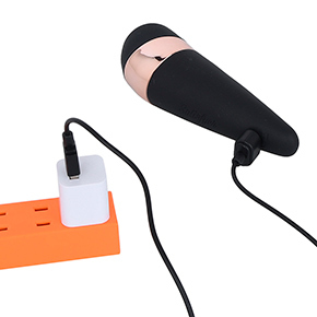 450mAhのリチウムイオン電池を搭載する、USB充電仕様です。フル充電までは約４時間、連続可動は約60分。