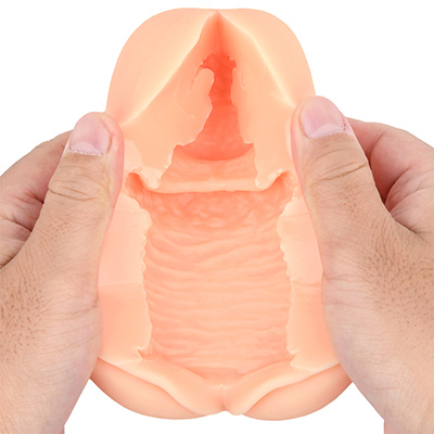 子宮口へと至る道中にはそれほど激しい凹凸はなく、ごく自然で有機的な肉壁の摩擦感を楽しめます。