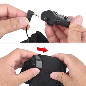 電池を装填したら、グローブ側のジャックと接続し、スイッチが外側に来るようにポケットに収納。これで準備ＯＫ！