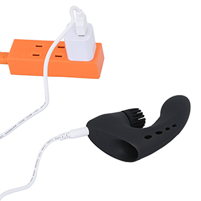 USB充電仕様です。フル充電までは約１時間、連続可動は約40分。小さいわりにスタミナあるのもニクイですね。