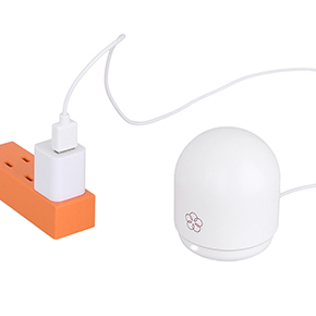 カバーを被せたまま充電可能。フル充電までは約２時間、連続可動は約90分（最高出力時）と、まずまず優秀。