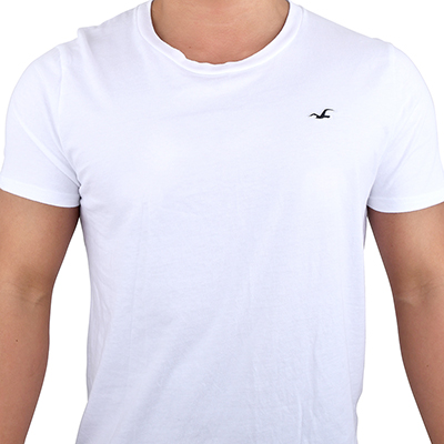 白いＴシャツを着るとこんな感じ。過度に透けることなく“チクポチ”を隠し、シャツと乳首の摩擦も防いでくれます。