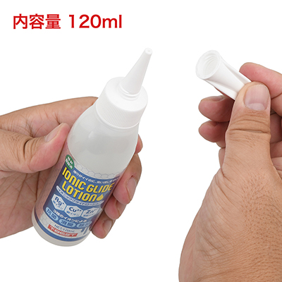 オナホに注入しやすく、内部を傷つけにくい細口ノズルが、なかなか重宝しそう。キャップを回してご使用ください。