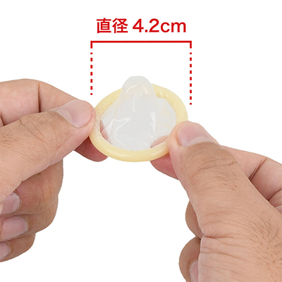 中身を取り出すと、明らかにデカい。ただ、厚みや素材感などの品質面はグッドです。　※数値はＮＬＳ実測値