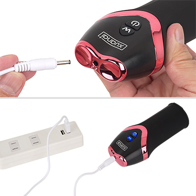 専用ジャックを突き刺すタイプのUSB充電仕様。フル充電までは約２時間、連続可動は最大約65分です。